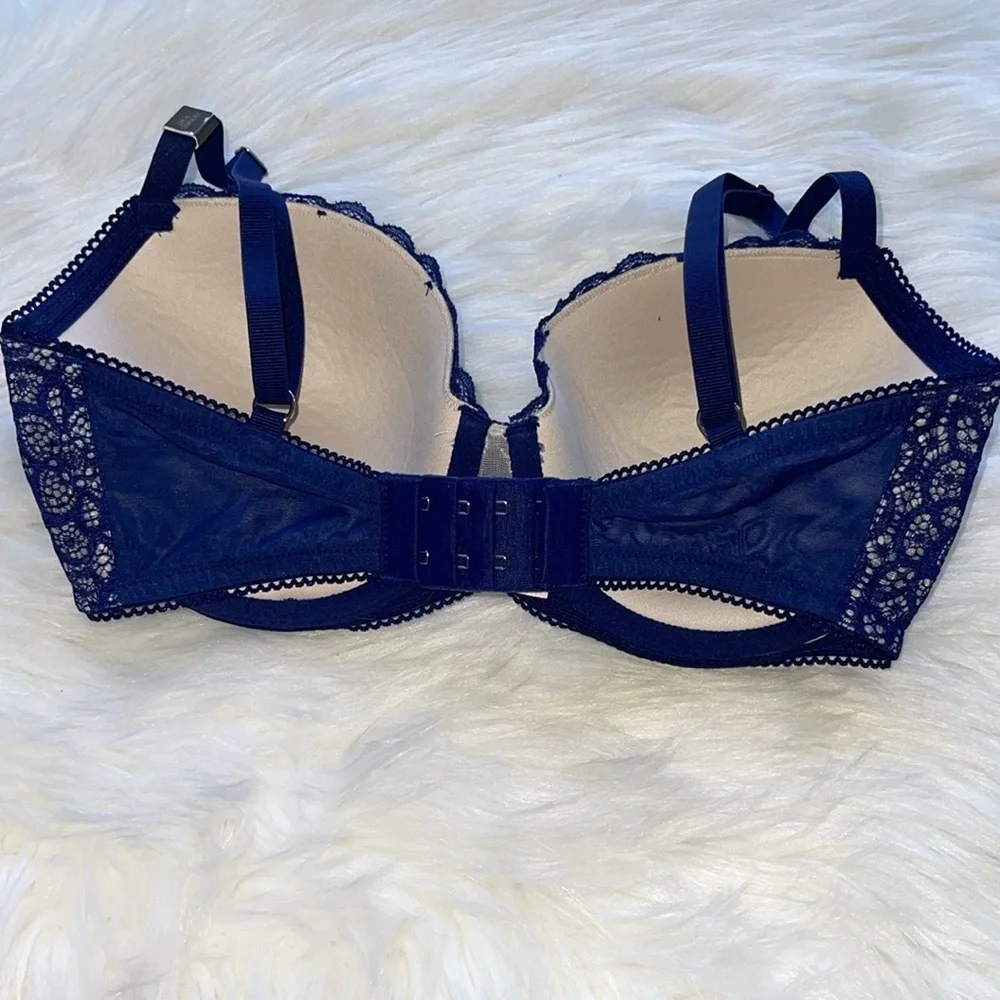 Victoria’s Secret Dream Angel Lined Demi Bra.size 32DDD. NWT Regular price 59.5$